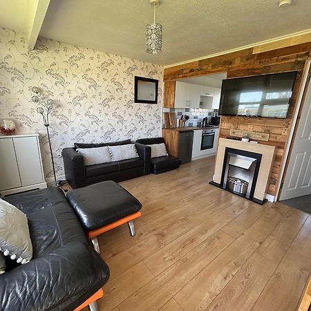 Signature, Scratby - Two Bed Chalet, Sleeps 7, Free Wi-Fi, Bed Linen And Towels Included, Pets Welcome And Onsite Entertainment Available エクステリア 写真
