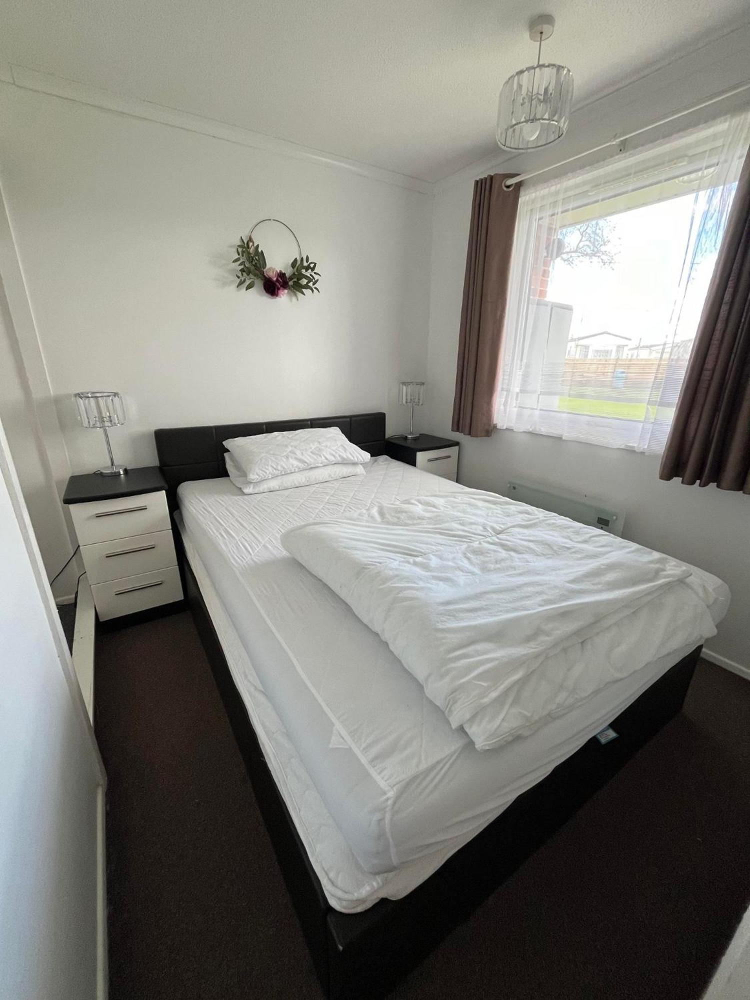Signature, Scratby - Two Bed Chalet, Sleeps 7, Free Wi-Fi, Bed Linen And Towels Included, Pets Welcome And Onsite Entertainment Available エクステリア 写真