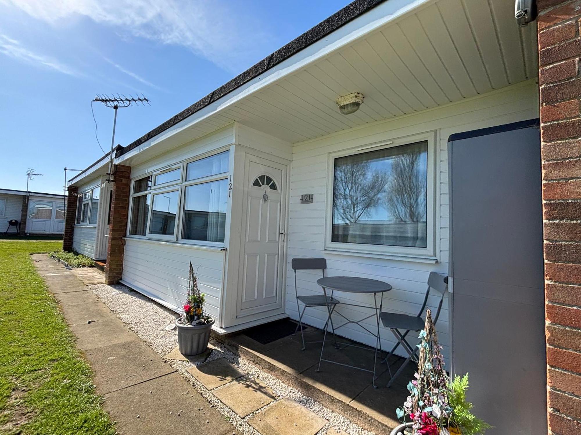 Signature, Scratby - Two Bed Chalet, Sleeps 7, Free Wi-Fi, Bed Linen And Towels Included, Pets Welcome And Onsite Entertainment Available エクステリア 写真