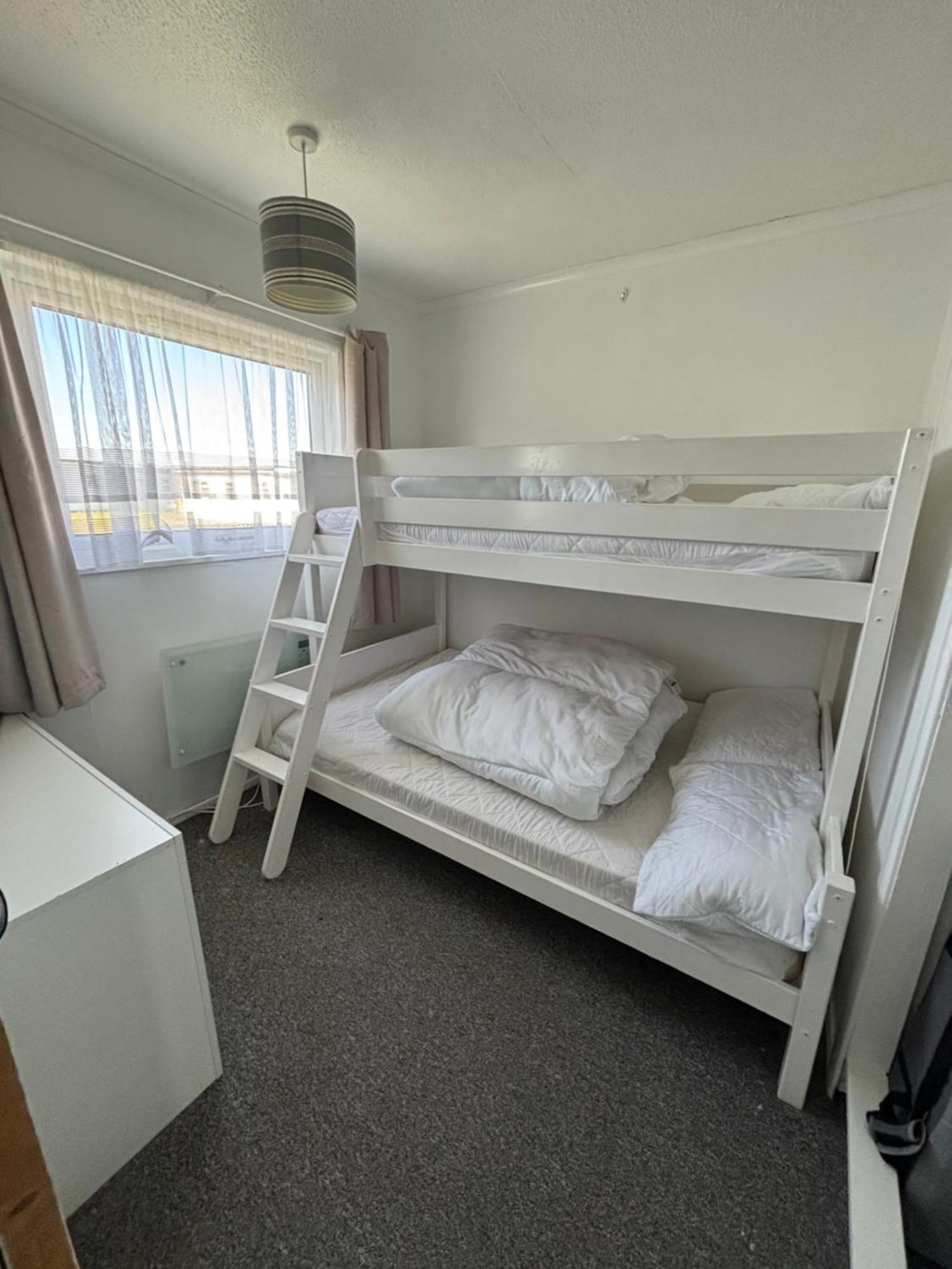 Signature, Scratby - Two Bed Chalet, Sleeps 7, Free Wi-Fi, Bed Linen And Towels Included, Pets Welcome And Onsite Entertainment Available エクステリア 写真